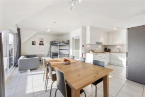 Отель Excellent work stay apartment  Oostrozebeke
